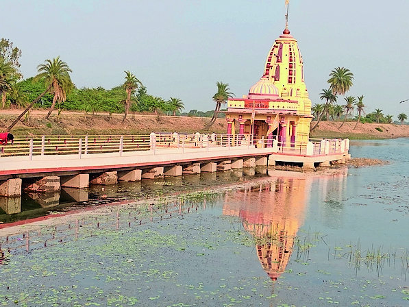 There is such a temple of Shiva in Ninor, which does not have a ...