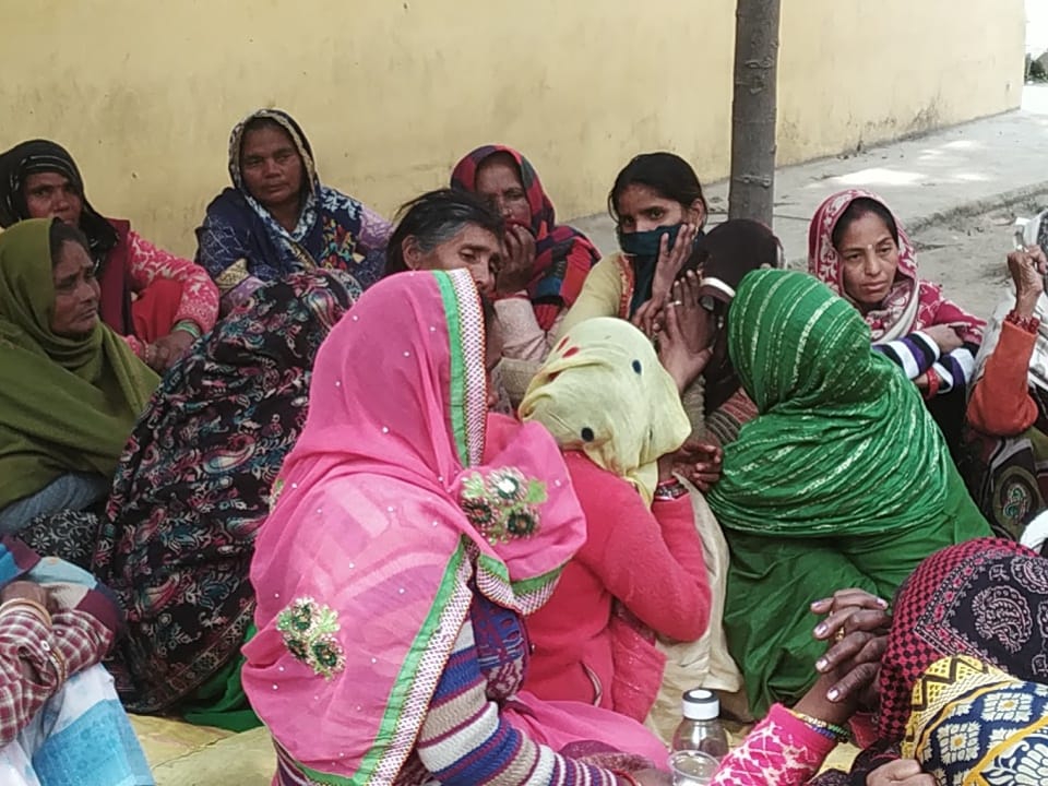 पति समेत दो बच्चे घायल, ट्रक ने बाइक में मारी टक्कर, ससुराल जाते समय हादसा  | Two children including husband injured, truck collided with bike,  accident while going to in-laws house -