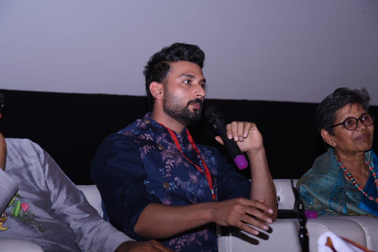 मंच पर राजस्थान संस्कृत अकादमी की अध्यक्ष डॉ सरोज कोचर और रिफ फिल्म क्लब के फाउन्डर सोमेन्द्र हर्ष भी मौजूद थे।