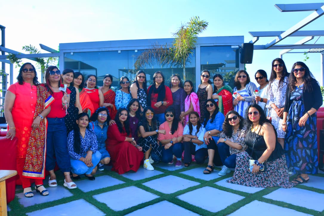 सभी सदस्यों ने वहां बहुत सी फन एक्टिविटीज, डांस, गेम्स और स्वादिष्ट भोजन का आनंद उठाया।