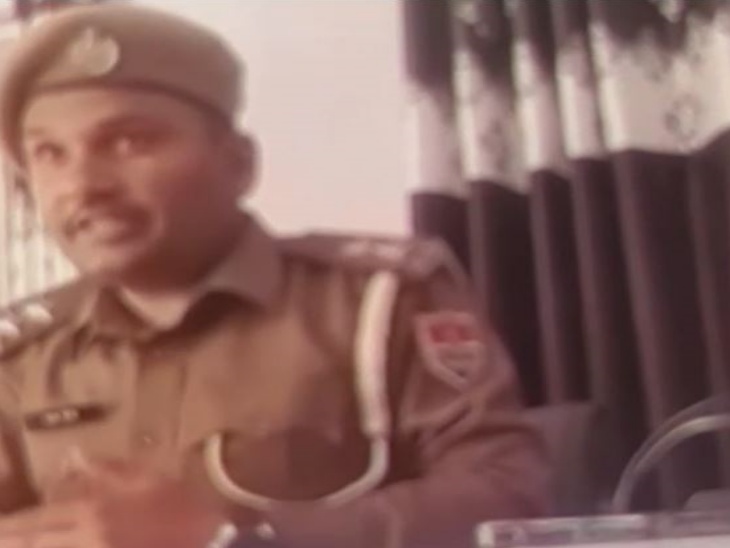 गोपालगढ़ थाना एसएचओ राम नरेश का वीडियो सोशल मीडिया पर शेयर हो रहा है। जिसमें वे जुनैद और नासिर हत्याकांड को लेकर कई खुलासे कर रहे हैं।