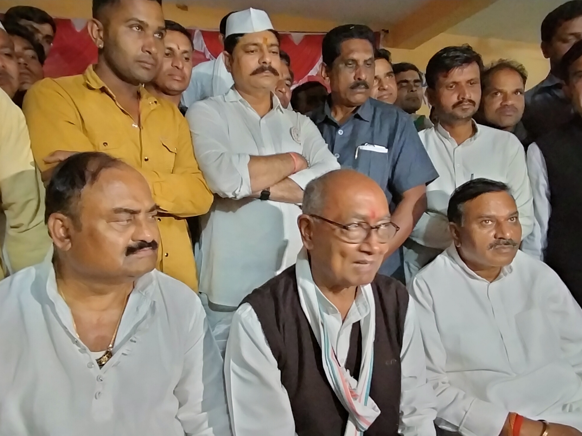 दिग्विजय सिंह का कहना है कि कांग्रेस इस बार जिन प्रत्याशियों को टिकट देगी वो बिकाऊ नहीं टिकाऊ होंगे।
