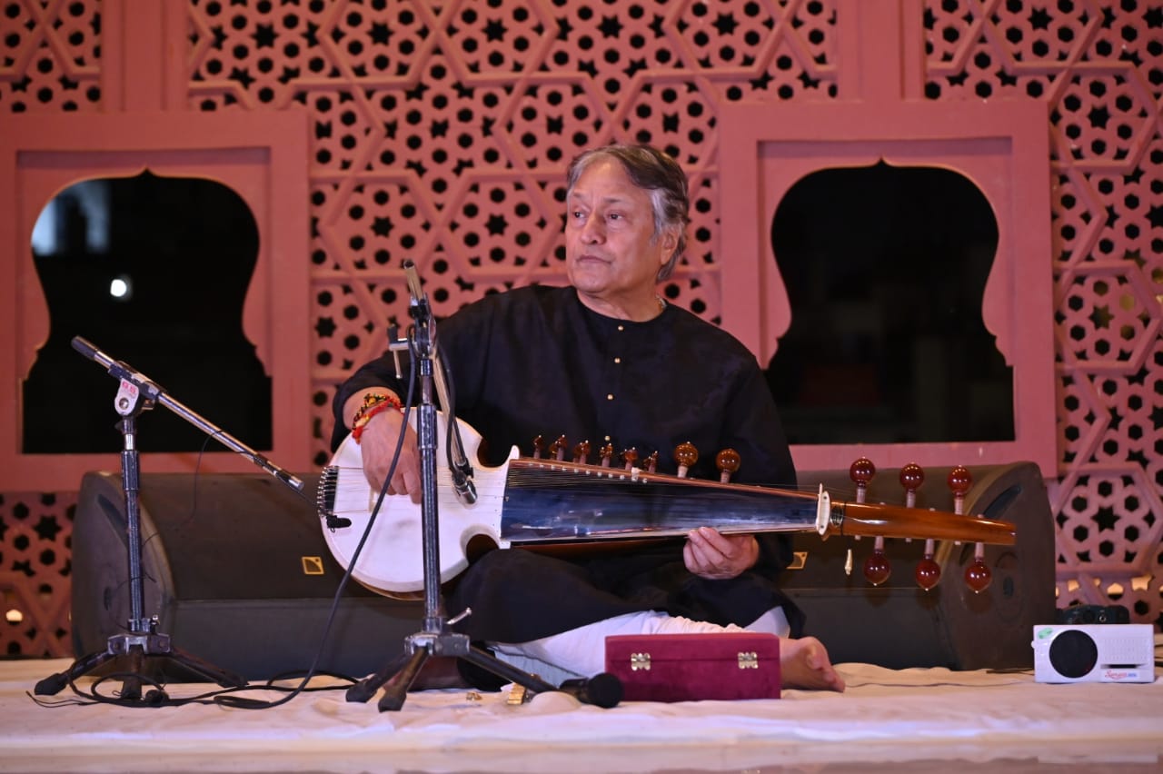 Literature festival 'Shahrnama' ends with melodious sarod playing by