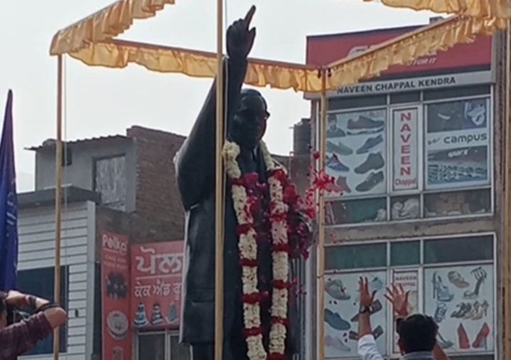 श्रीगंगानगर में डॉ.भीमराव अंबेडकर की प्रतिमा।