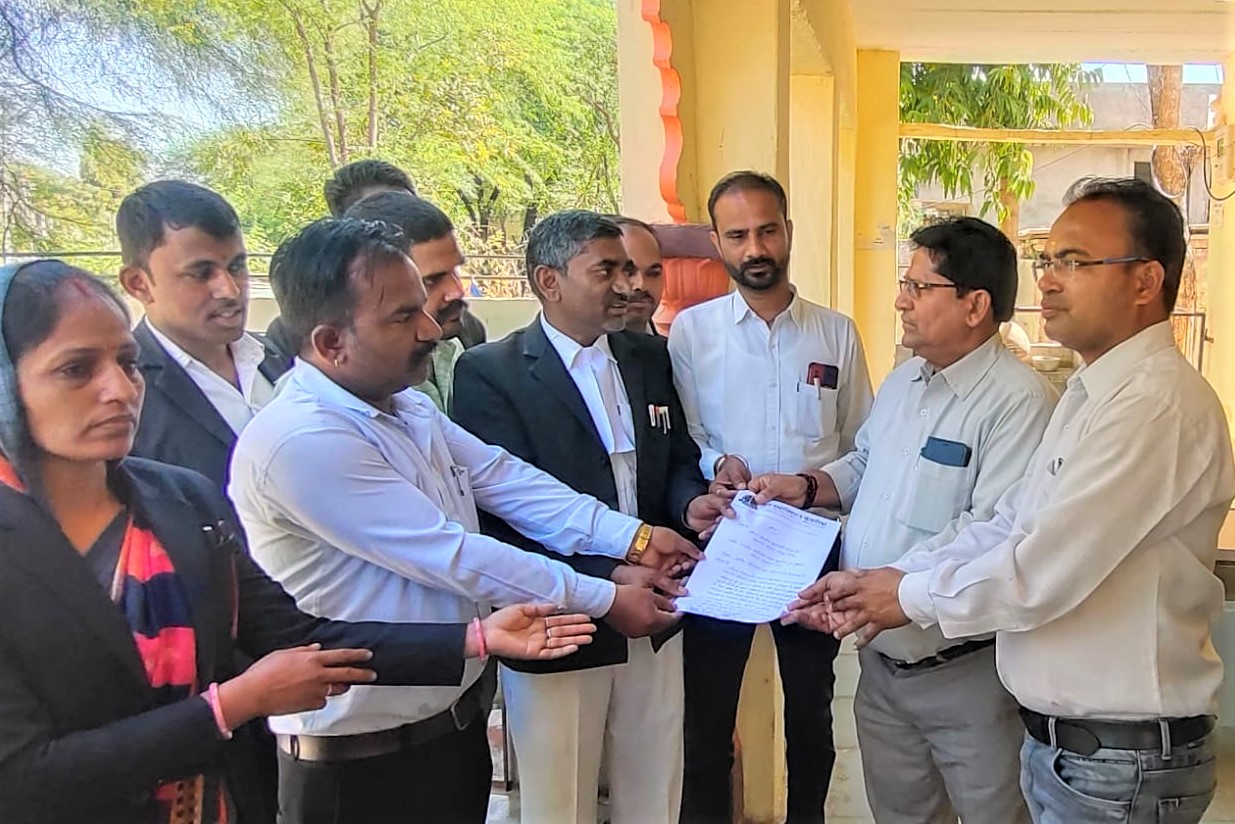 Demonstration on lawyer murder case in Jodhpur; Memorandum submitted to