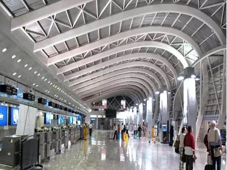 रेलवे स्टेशन में एयरपोर्ट की तरह यात्रियों को सुविधाएं मिलेंगी।