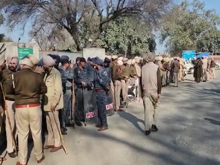 अजनाला में तैनात सुरक्षाबल।