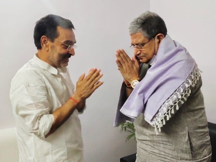 तेजस्वी यादव को नेतृत्व सौंपने के विरोध में उपेंद्र कुशवाहा ने जेडीयू से इस्तीफा देकर अपनी नई पार्टी बनाई है। इसके बाद ललन सिंह ने सफाई दी कि जेडीयू का कहीं विलय नहीं हो रहा है। नीतीश कुमार ही नेतृत्व करेंगे।