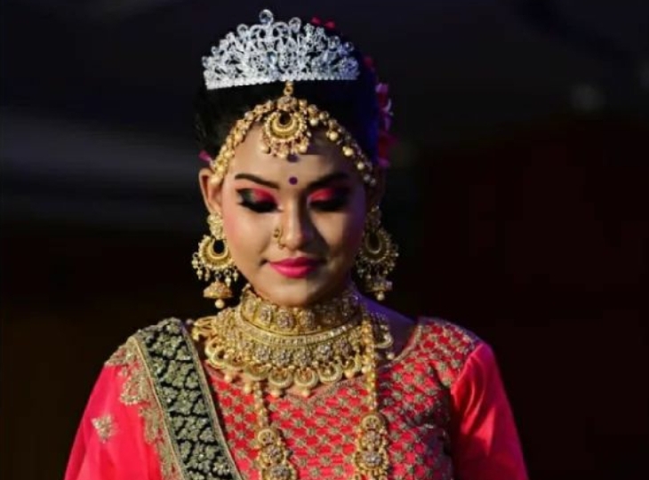 ब्यूटी कॉम्पिटिशन में भी इसने हिस्सा लिया था।