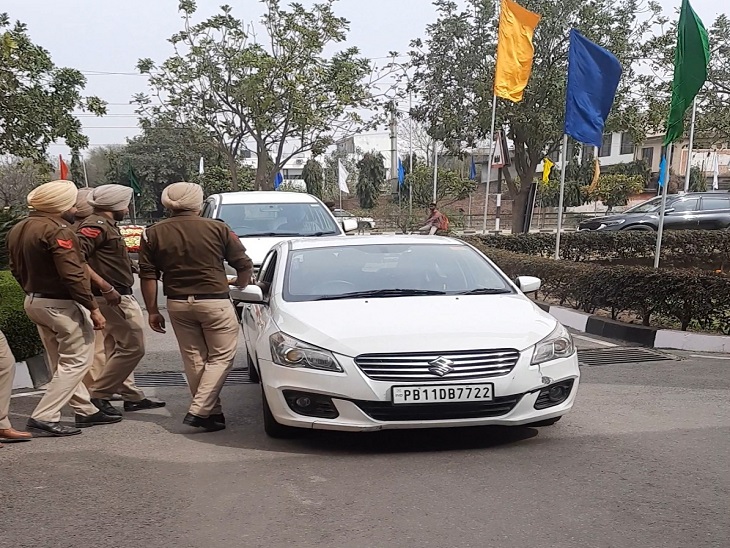 इन्वेस्ट पंजाब समिट को देखते हुए मोहाली में पुलिस ने सुरक्षा के कड़े इंतजाम किए हैं।