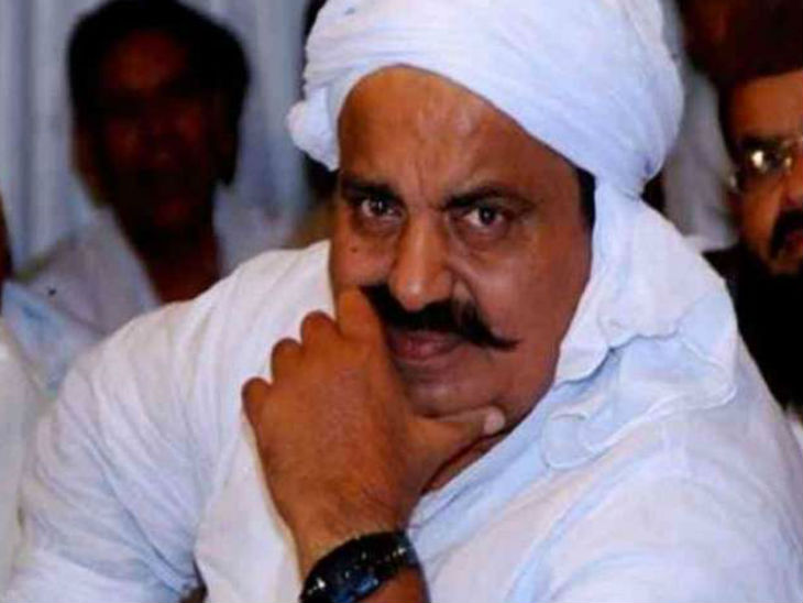 ये तस्वीर पूर्व सांसद अतीक अहमद की है। वह इस समय जेल में बंद है।