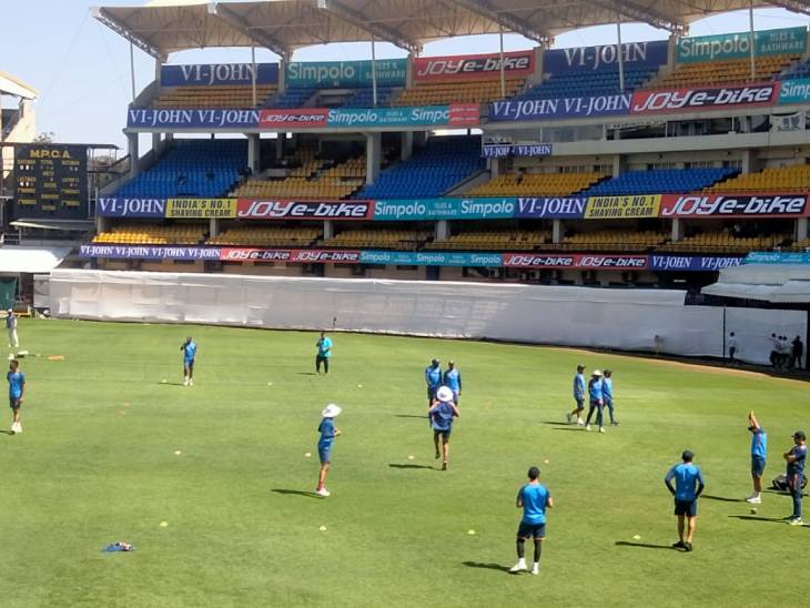 होलकर स्टेडियम पर प्रैक्टिस के दौरान भारतीय खिलाड़ी।