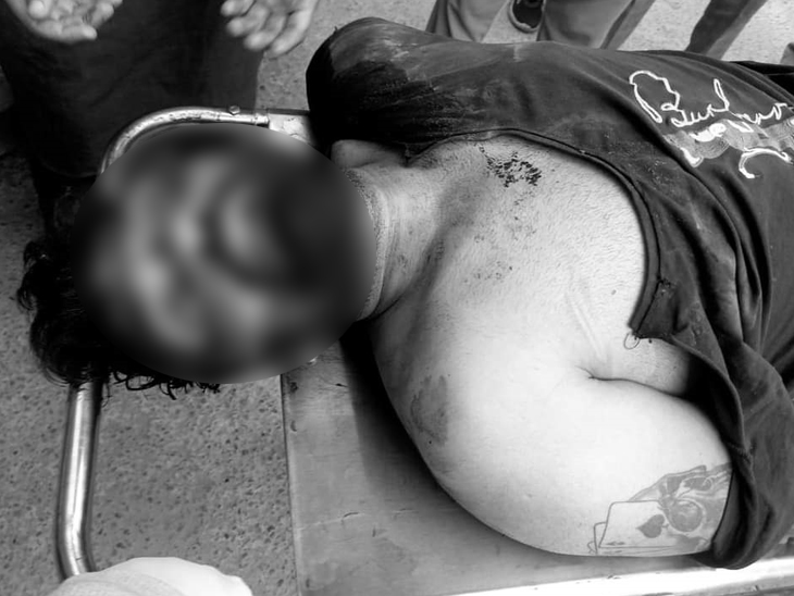 गैंगवार में हत्या के बाद अस्पताल में रखा मनमोहन सिंह मोहना का शव।