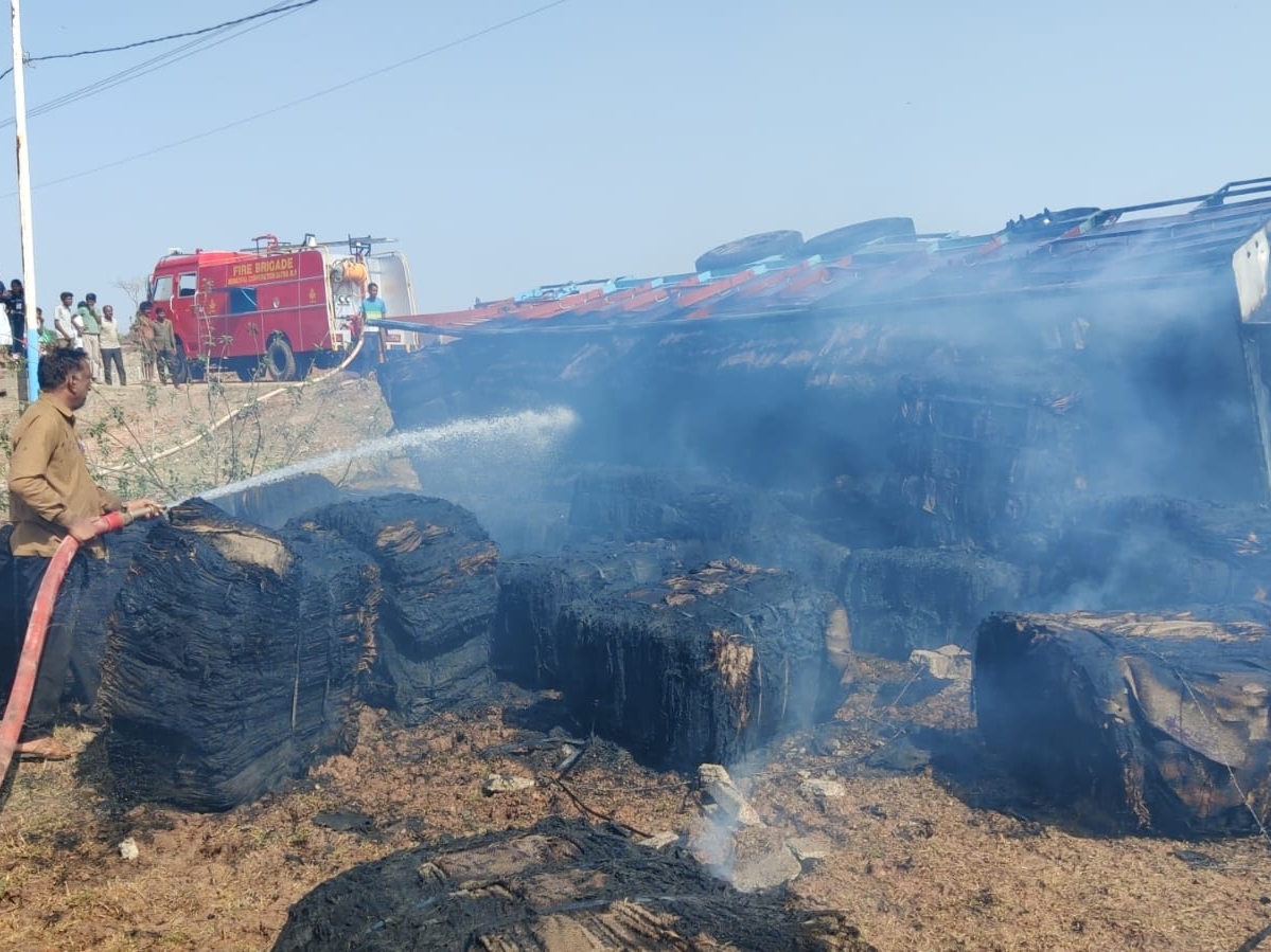 The fire could be controlled with the help of 6 fire engines, the ...