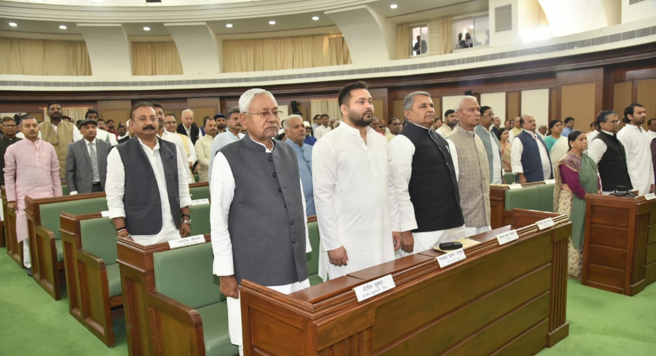 Budget 2023 :-बजट सत्र में राज्यपाल के अभिभाषण के दौरान हंगामा:BJP ने कहा- स्कूलों में शिक्षक-बिल्डिंग नहीं; RJD बोली- अडानी से मांग लीजिए 13 विधानसभा का बजट सत्र 5 अप्रैल तक चलेगा। इसमें 22 बैठकें होंगी।