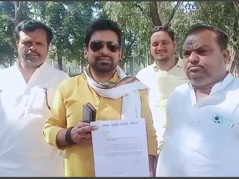 Memorandum given to DM in the name of Governor in Ballia, said