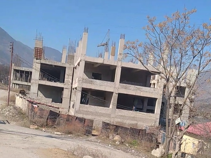 निर्माणाधीन अस्पताल भवन।