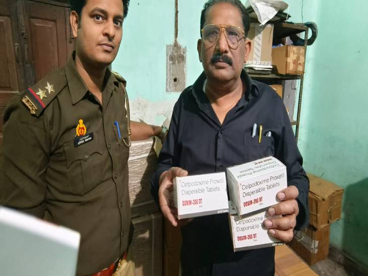 यूपी एसटीएफ ने कई ब्रांडेड दवाओं का नकली माल बरामद किया।