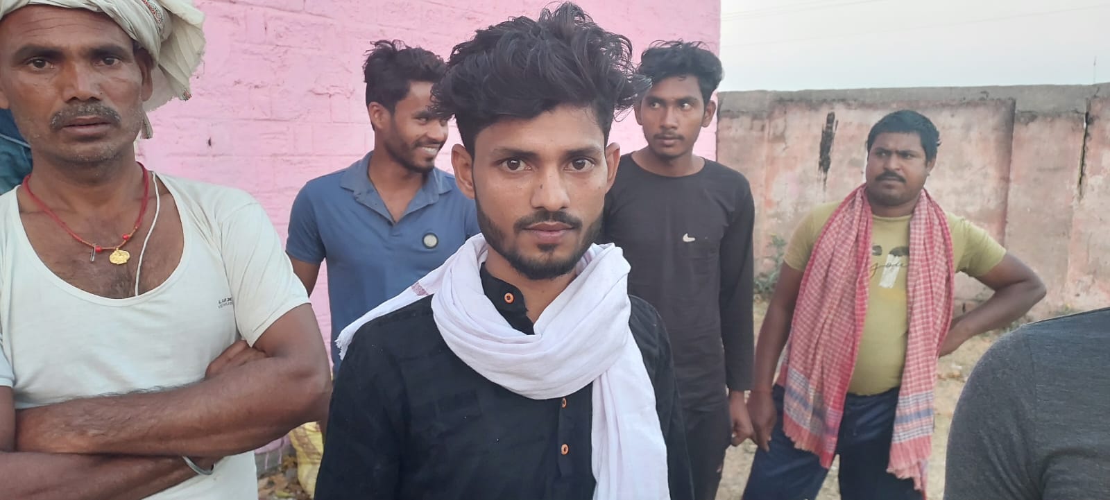 தமிழகத்தில் இன்னும் பல இளைஞர்கள் சிக்கியிருப்பதாக பங்கஜ் கூறினார்.