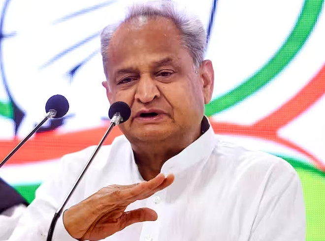 सीएम गहलोत ने सवाल उठाया कि संजीवनी मामले में ईडी छापे क्यों नहीं डाल रही।