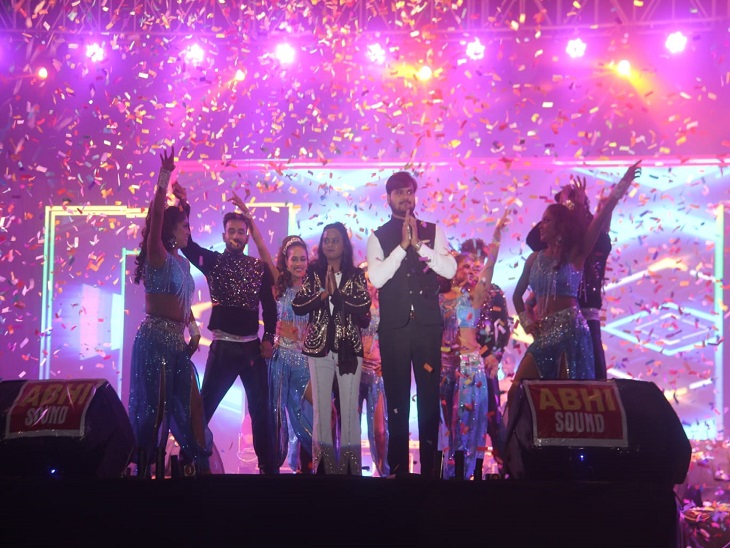 भोजपुरी स्टार पवन सिंह हजारों की भीड़ में झूमे, रिया-जिया की जोड़ी ने भी  बिखेरा जलवा | Bhojpuri star Pawan Singh gave live performance Pawan Singh  in Raipur actor bhojpuri - Dainik