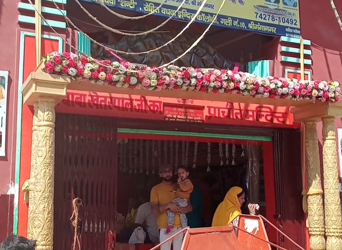 श्रीगंगानगर में बाबा खेतरपाल मंदिर में पहुंचे श्रद्धालु।
