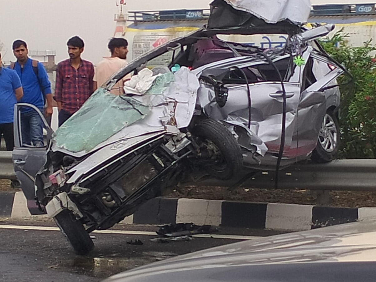 Car rider woman died in accident, accident happened on Delhi Meerut ...