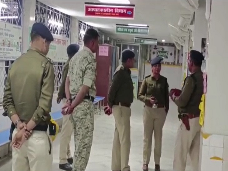 पुलिस ने पीड़ित दोनों बच्ची को मेडिकल जांच और इलाज के लिए बेगूसराय सदर अस्पताल भेज दिया है।