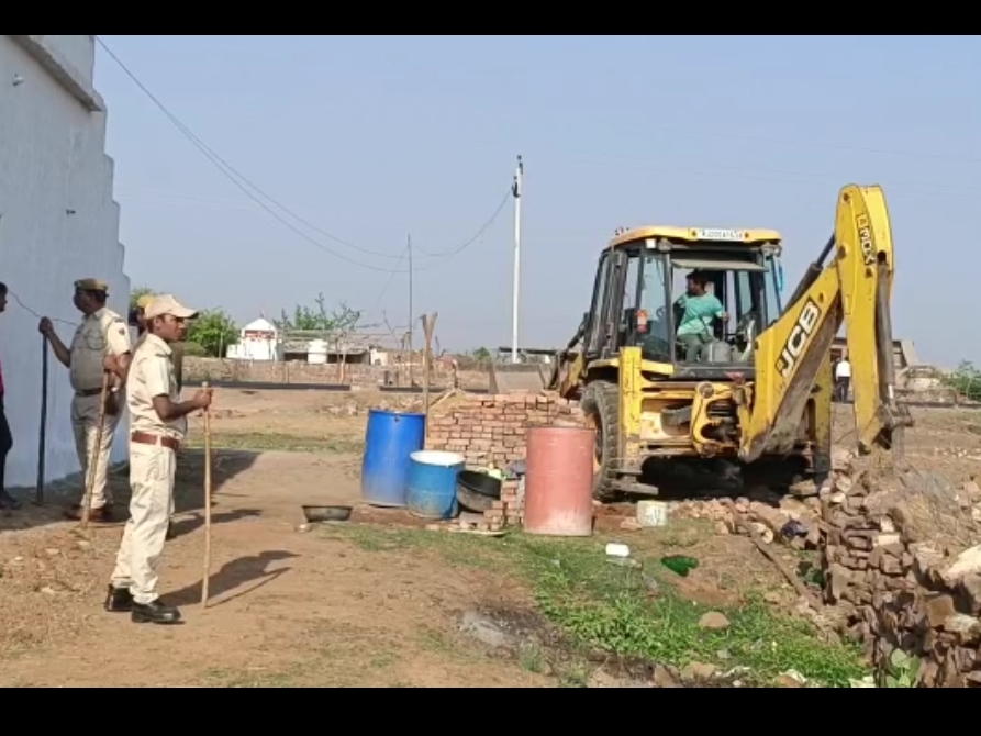 100 Bigha Siwai Chak land had permanent constructions, took help of 8