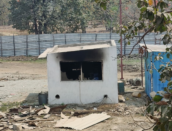 इस भवन के अंदर भी मशीन थी जिसे आग के कई कारण दिए गए हैं।