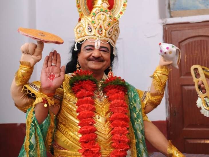 भगवान विष्णु के गेट अप में सामने आए थे।