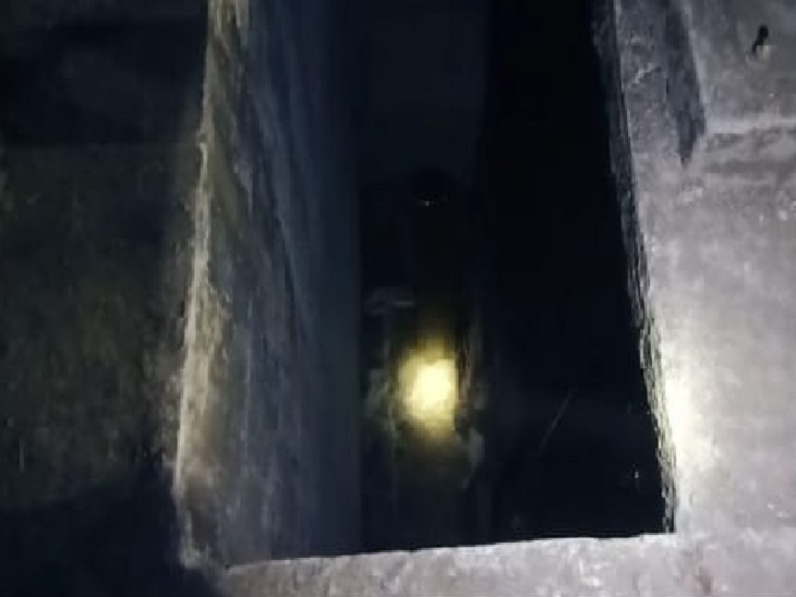 सीवरेज के लिए खोदे गए इसी टैंक में गिर गया था 17 साल का लड़का।