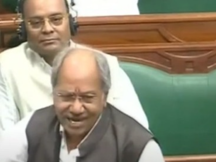 राज्यपाल के बजट अभिभाषण को लेकर बयान देते बृजमोहन अग्रवाल और पीछे अजय चंद्राकर।