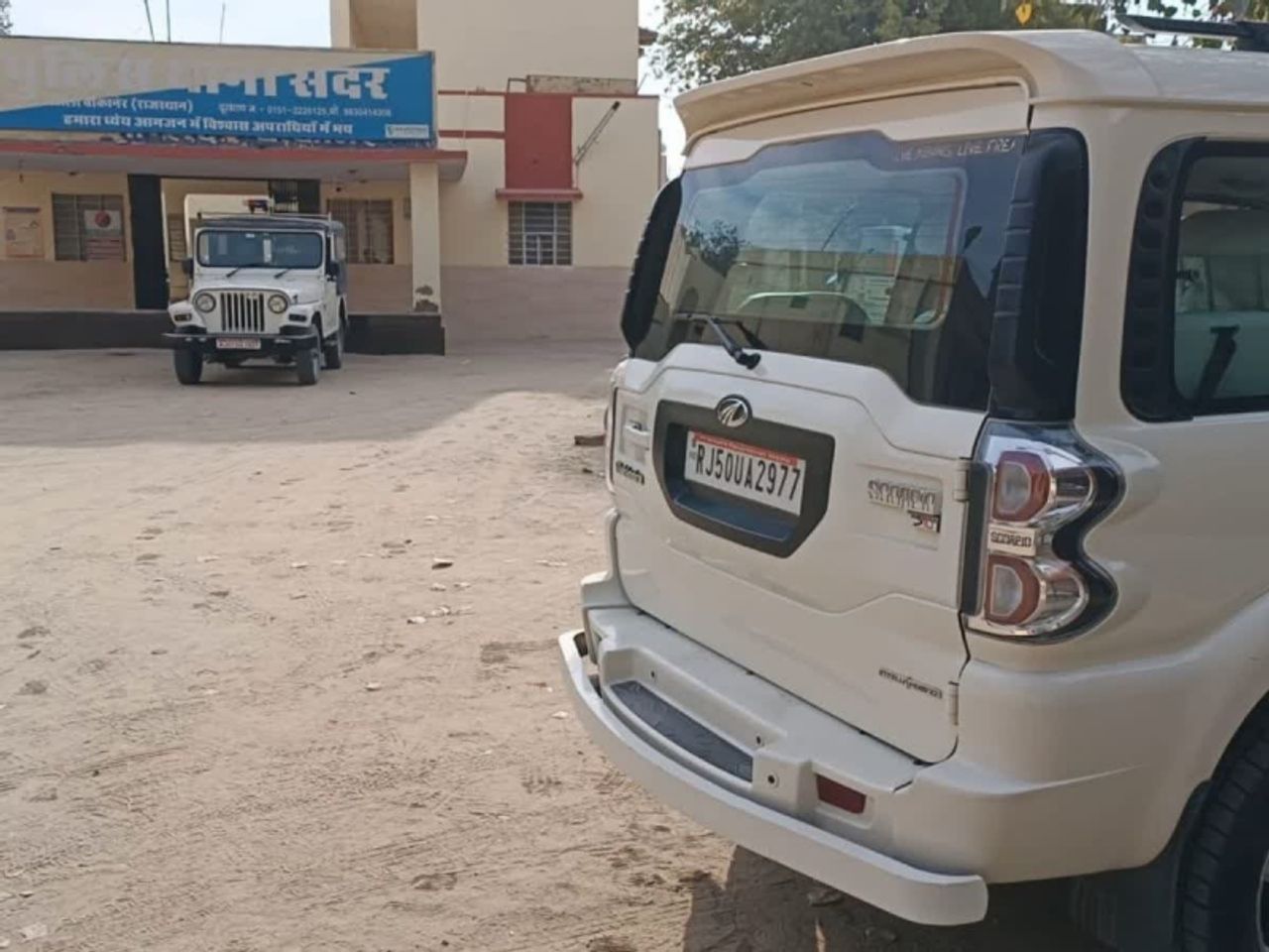 विधायक की स्कॉर्पियो गाड़ी, जिससे हादसा हुआ। गाड़ी थाने में खड़ी है।