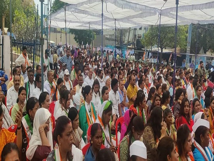 कांग्रेस के राजभवन मार्च में बड़ी संख्या में कार्यकर्ता और नेता भी शामिल हुए।