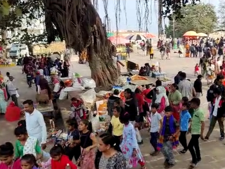 Peeled coconut Banned in Pavagadh Temple due to garbage | पावागढ़ में ...
