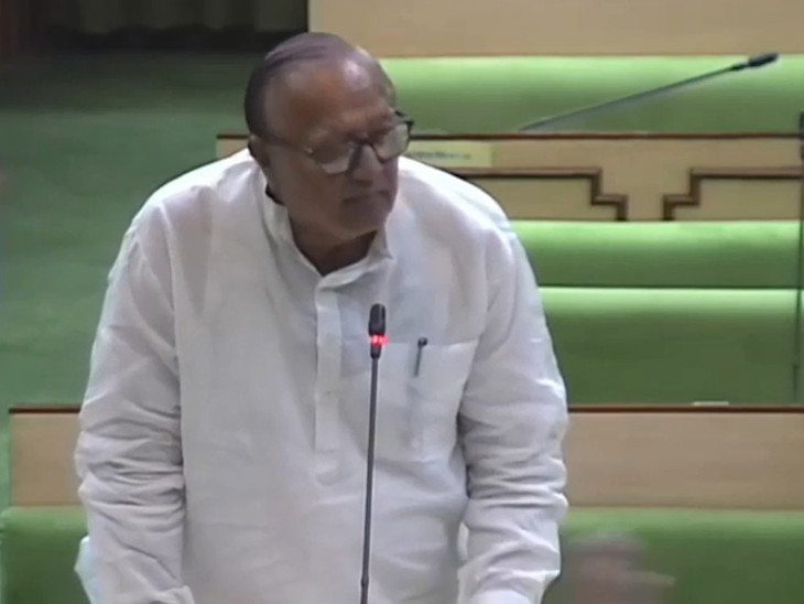 शिक्षा मंत्री बीडी कल्ला ने कांग्रेस पार्टी की तरफ से बात रखी।