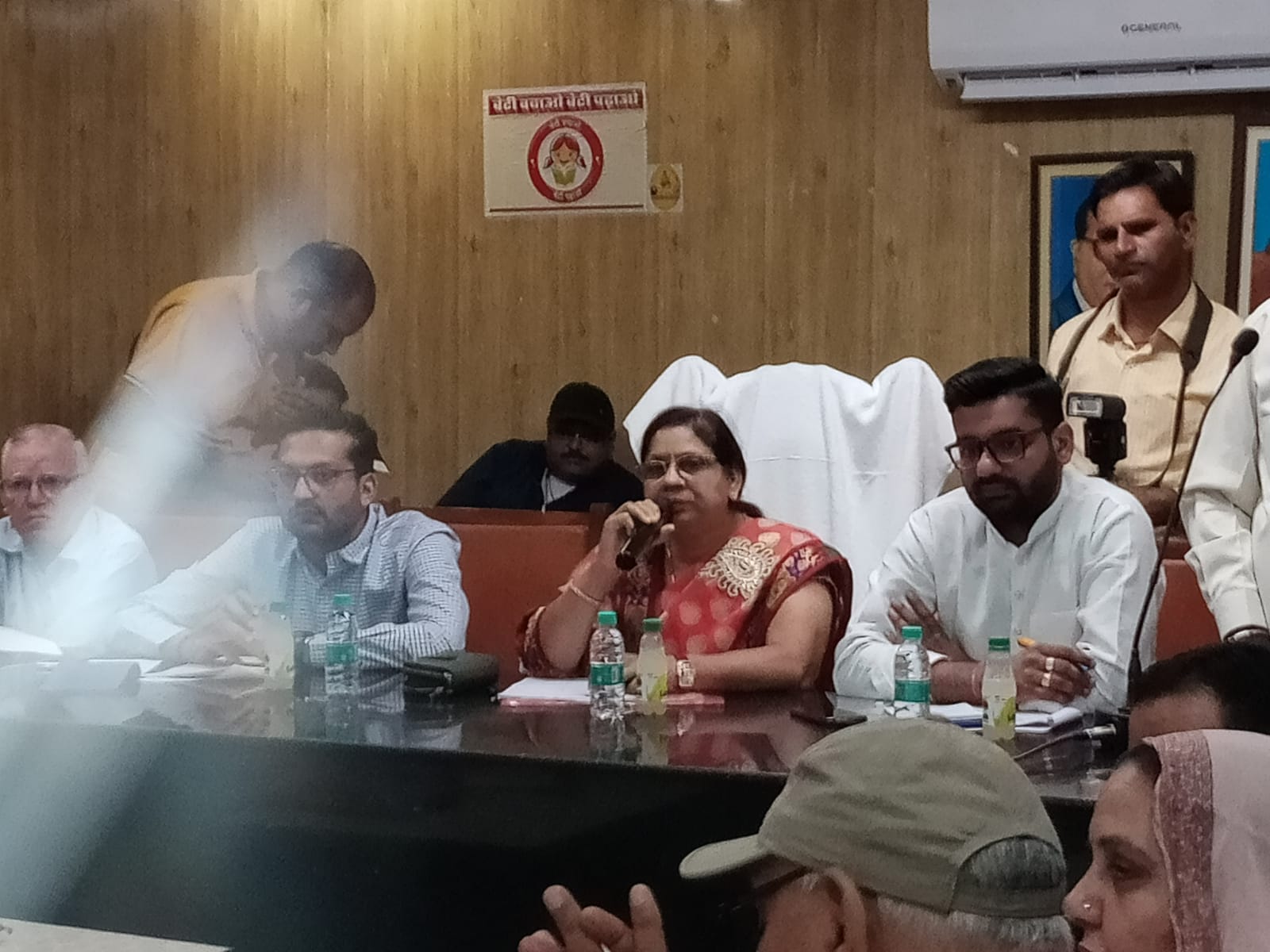 संबोधित करती सभापति करुणा चांडक।