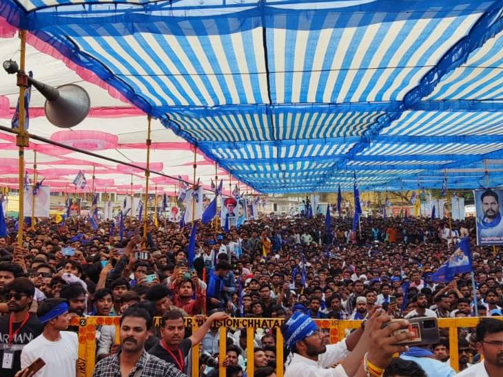 भीम आर्मी के चंद्रशेखर की सभा में भारी संख्या में भीड़ जुटी।