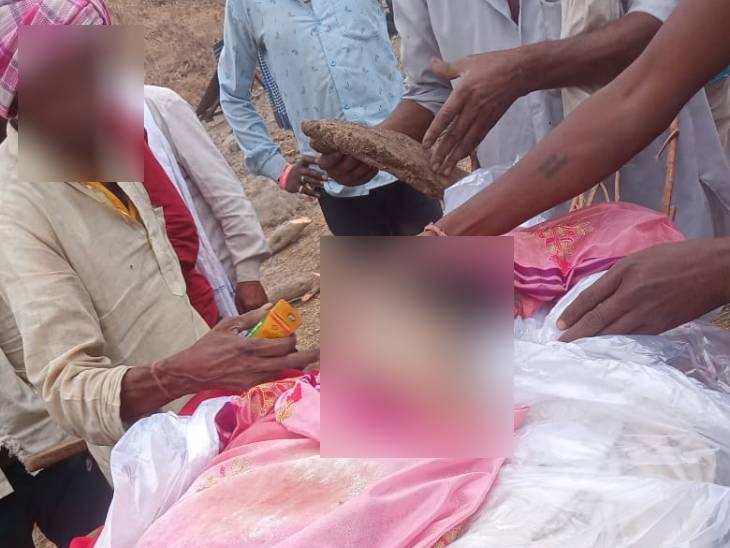 लड़की के परिवार का कहना है कि पुलिस की चिट्‌ठी में लड़की के नाम के बाद पाटीदार सरनेम लिखा था। हमने पूछा कि ये तो आदिवासी है। पाटीदार कब हो गई? पुलिस ने कोई जवाब ठीक से नहीं दिया।