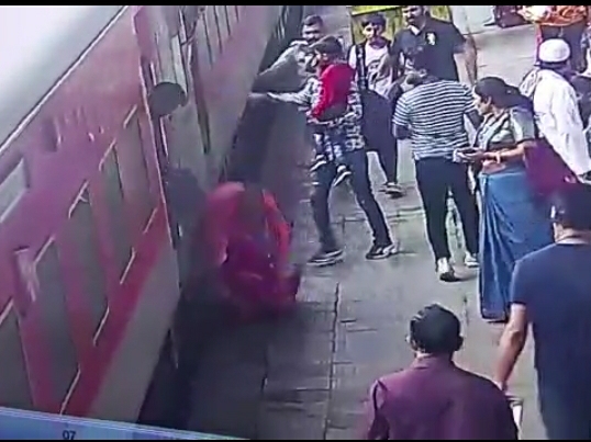 Woman trapped between train and platform while getting down from moving ...