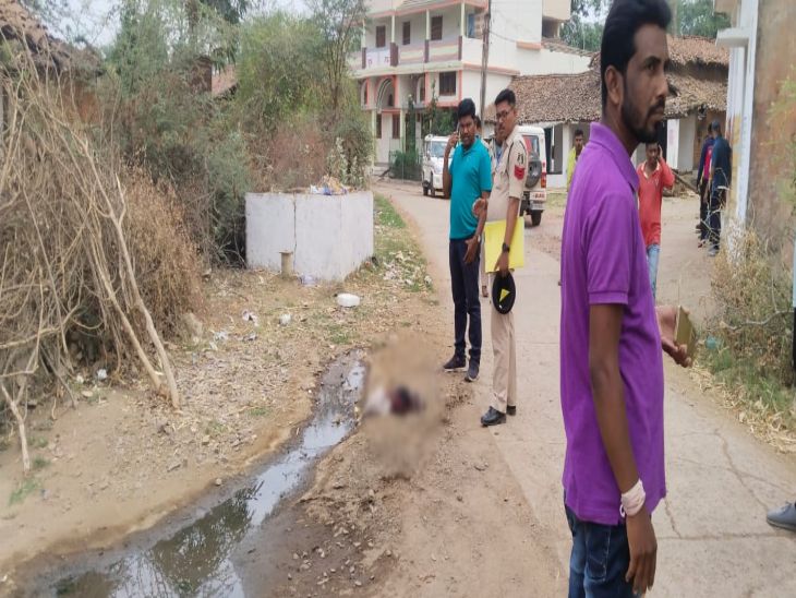 पुलिस ने घटनास्थल से साक्ष्य इकट्ठा किए, साथ ही शव को पोस्टमॉर्टम के लिए भिजवा दिया गया है।