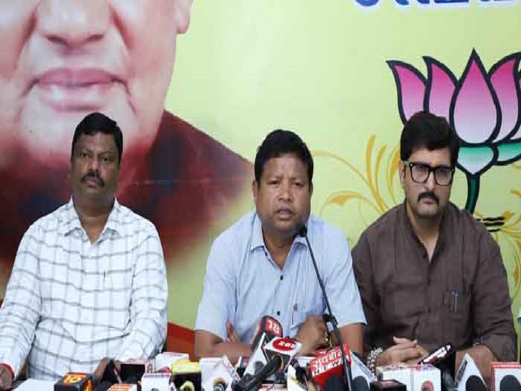 महेश गागड़ा वन मंत्री रह चुके हैं, उन्हें भी समझ नहीं आया पैसे गए कहां।