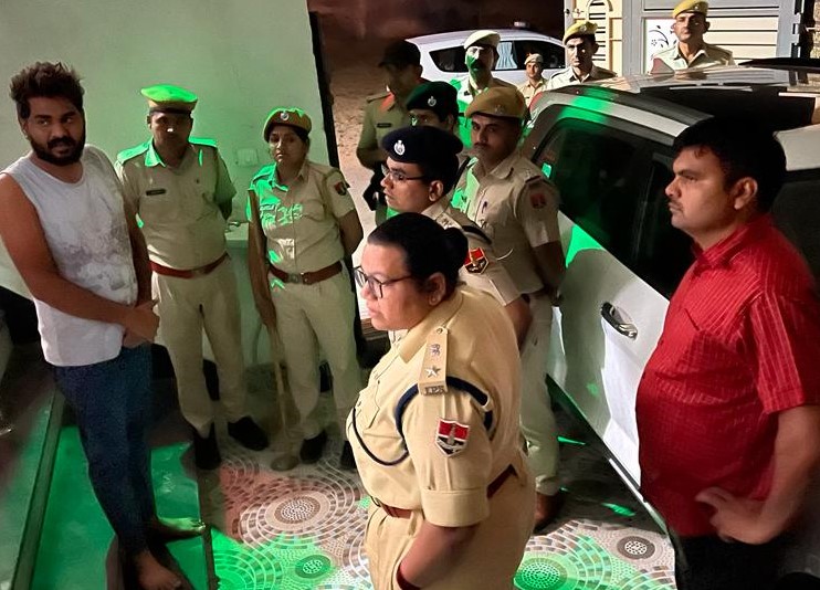 इस दौरान एसपी तेजस्वनी के तेवर काफी तल्ख रहे।