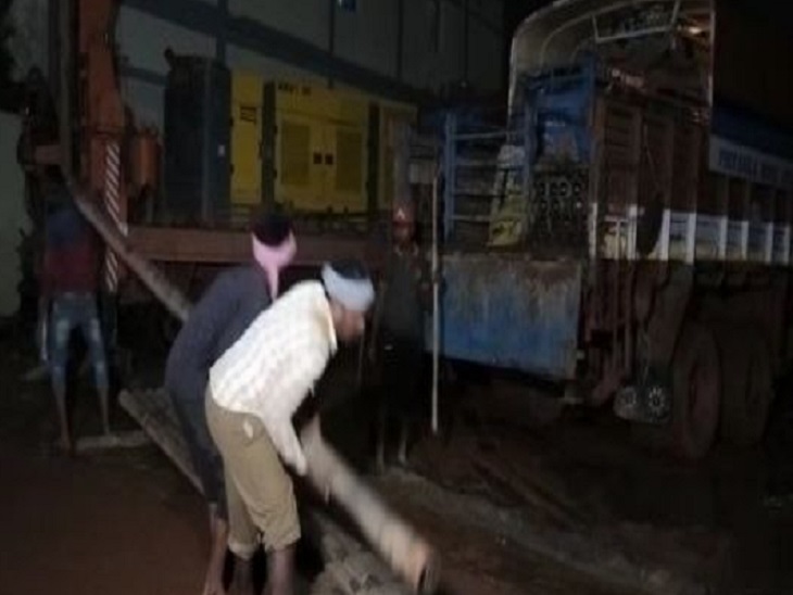 कार्रवाई के बाद पाइप में पाइप लोड करते हैं