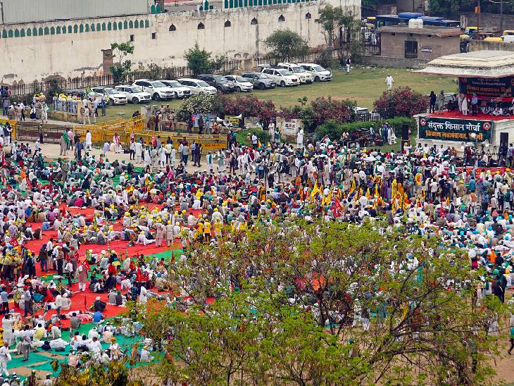 महापंचायत में शामिल होने के लिए किसान शनिवार शाम से ही दिल्ली के रामलीला मैदान में पहुंचने लगे थे।