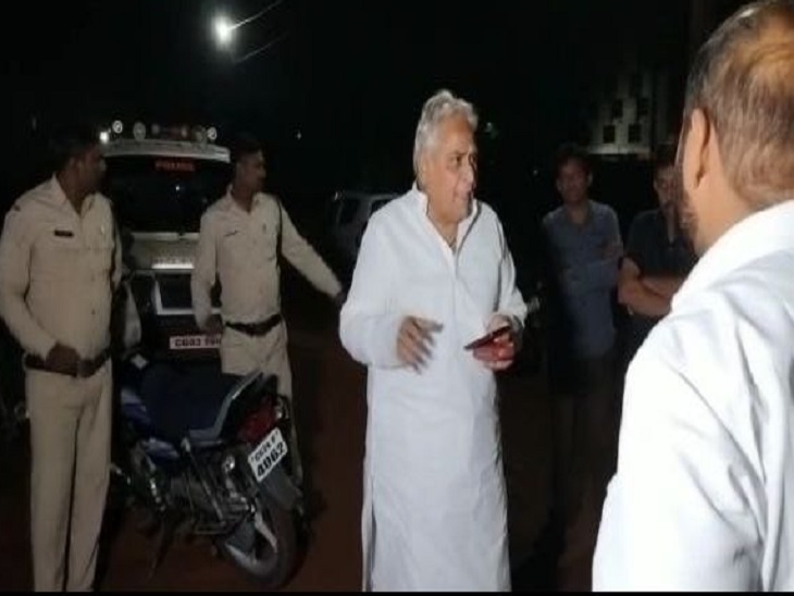 बोरिंग पर कार्रवाई को रोकने पहुंचे दुर्दांत विधायक - Dainik Bhaskar