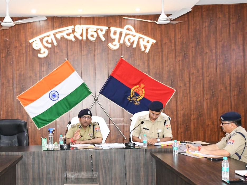 अफसरों को जीरो टॉलरेंस नीति के तहत काम करने के निर्देश, की समीक्षा बैठक