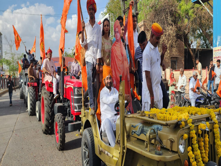 Barmer colored in saffron, thousands of young men and women took out a