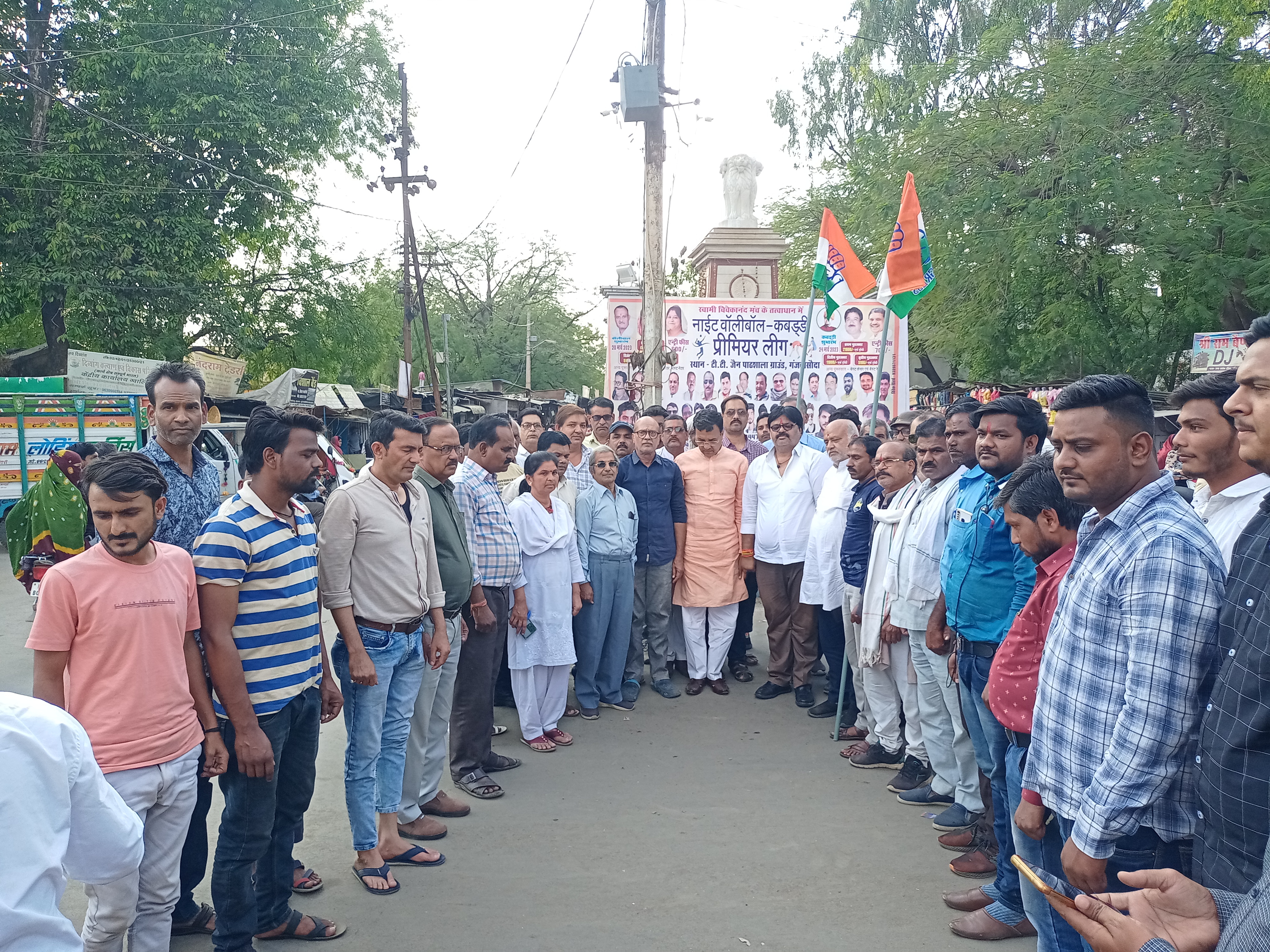 गंजबासौदा में भी कांग्रेस कार्यकर्ताओं ने दोपहर में प्रदर्शन करते हुए राहुल की लोकसभा सदस्यता रद्द करने पर विरोध जताया।